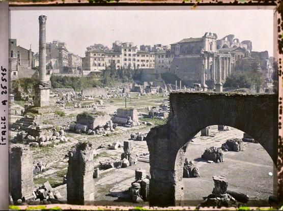 The ruins of the Roman Forum. Léon, Auguste. (1921). Italie, Rome, Forum Romain [Photograph]. Public Domain (CC-0). Inventory number: A25515S.
