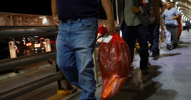 A ruling which was handed down in April, ordered officials to provide advanced notice of at least 15 days to any immigrants being deported to a country not their own so that they had a chance to challenge their removal.