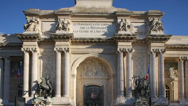 La façade du Palais de la découverte, à Paris, en 2011. Le lieu est en rénovation depuis 2020 et rouvrira au public en 2025.