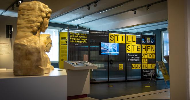 Blick in die Ausstellung in Halle