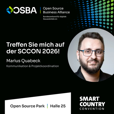 Schwarzes Sharepic der Open Source Business Alliance mit einem Porträt von Marius Quabeck. Darauf steht: „Treffen Sie mich auf der SCCON 2026!“ sowie „Open Source Park | Halle 25“. Unten rechts ist das Logo der Smart Country Convention zu sehen.