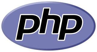 Schwarzer, kursiver Schriftzug „php“ mit weißer Kontur in einer blauvioletten ovalen Fläche.