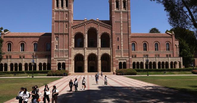 WESTWOOD, CA - AUGUST 7, 2025 - - Youth walk through Dickson Plaza against a backdrop of Royce Hall on the UCLA campus in Westwood on August 7, 2025. (Genaro Molina/Los Angeles Times)