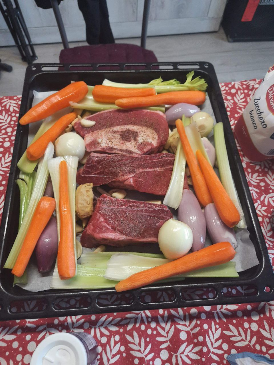 Carne e verdure prima di entrare in forno