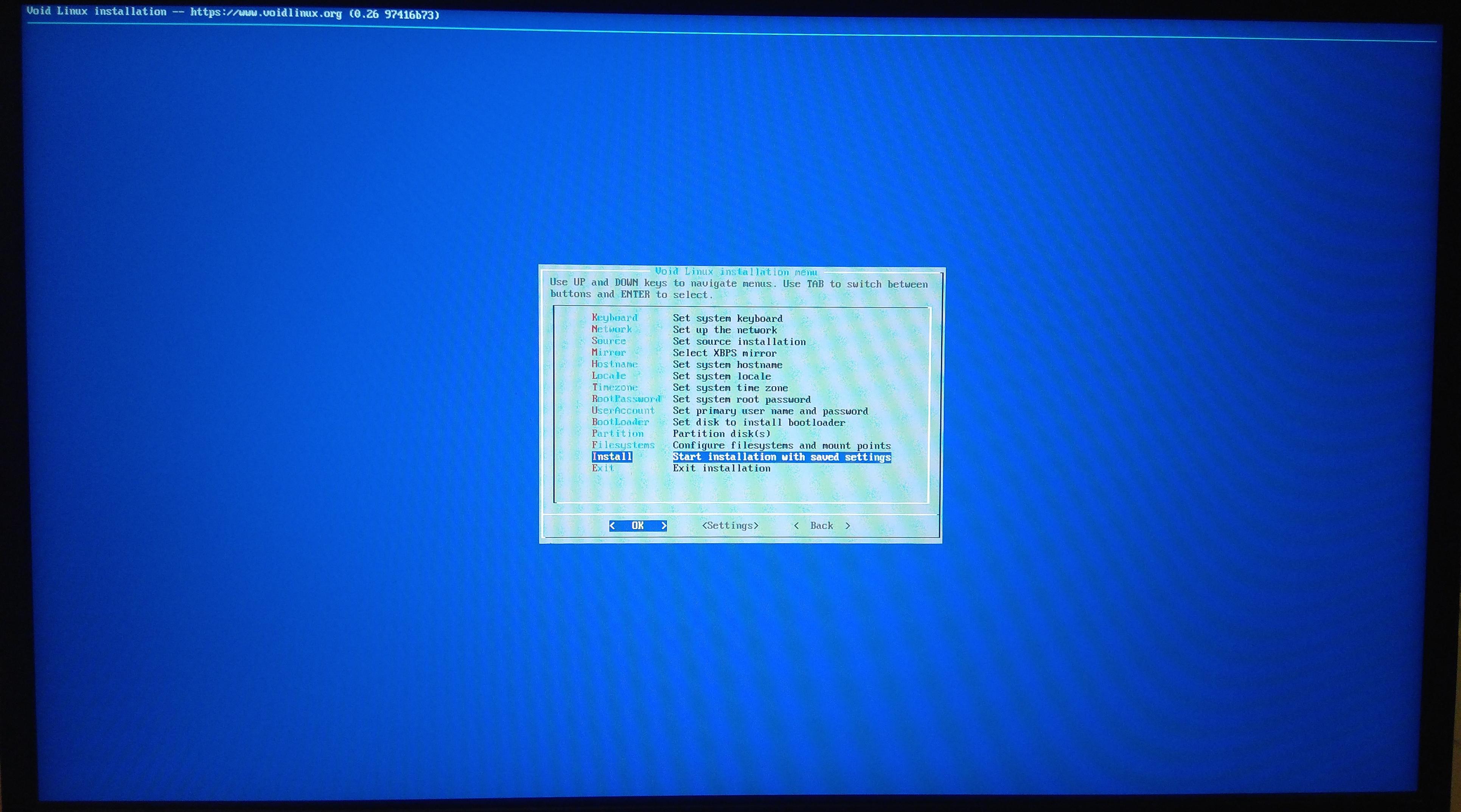 Una schermata del processo di installazione grafico di Void Linux dove viene mostrato un menù con tutte le voci da selezionare