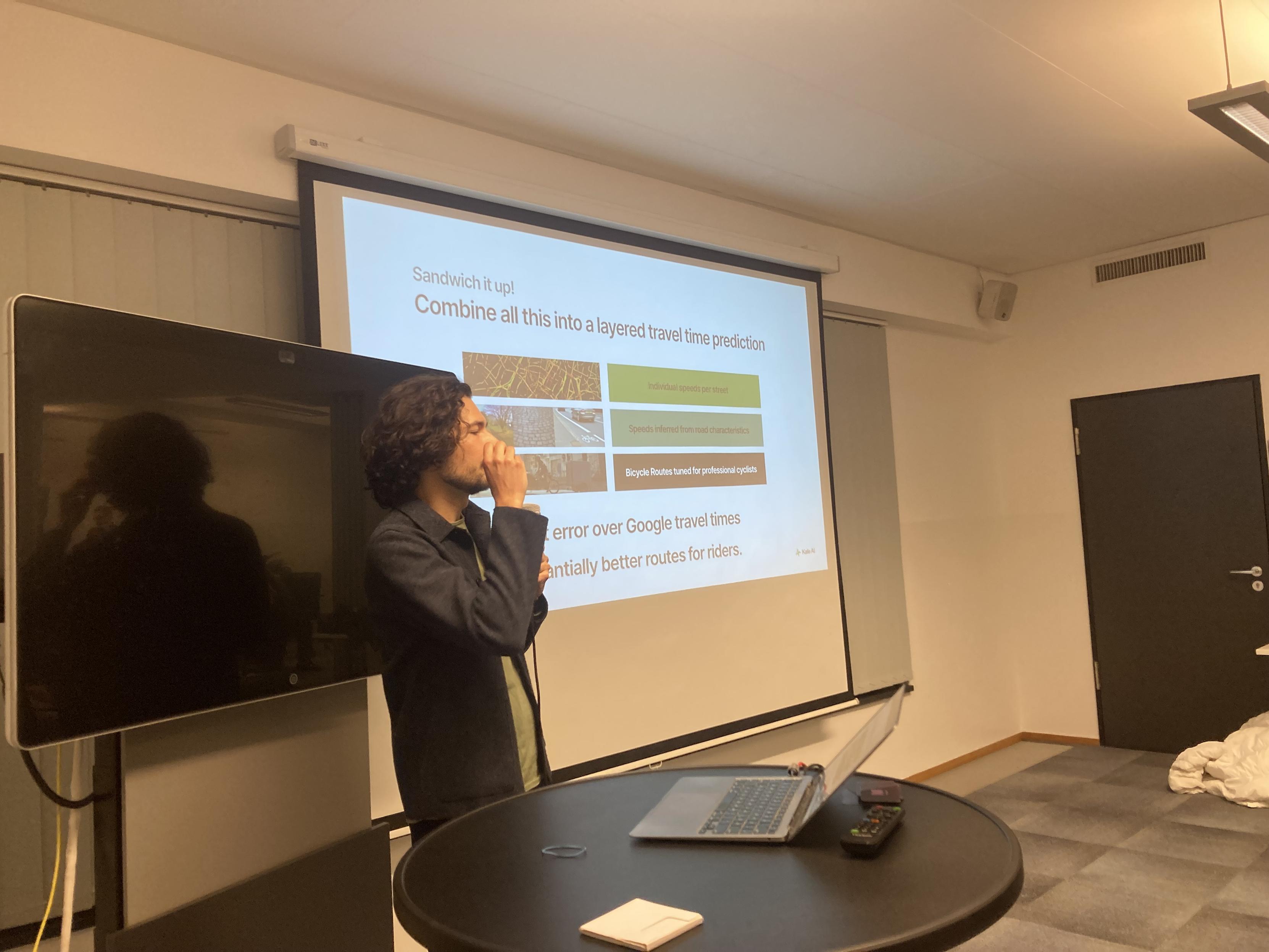 Patrick Nicklaus speaking at Geomob Berlin 19 Nov 2025