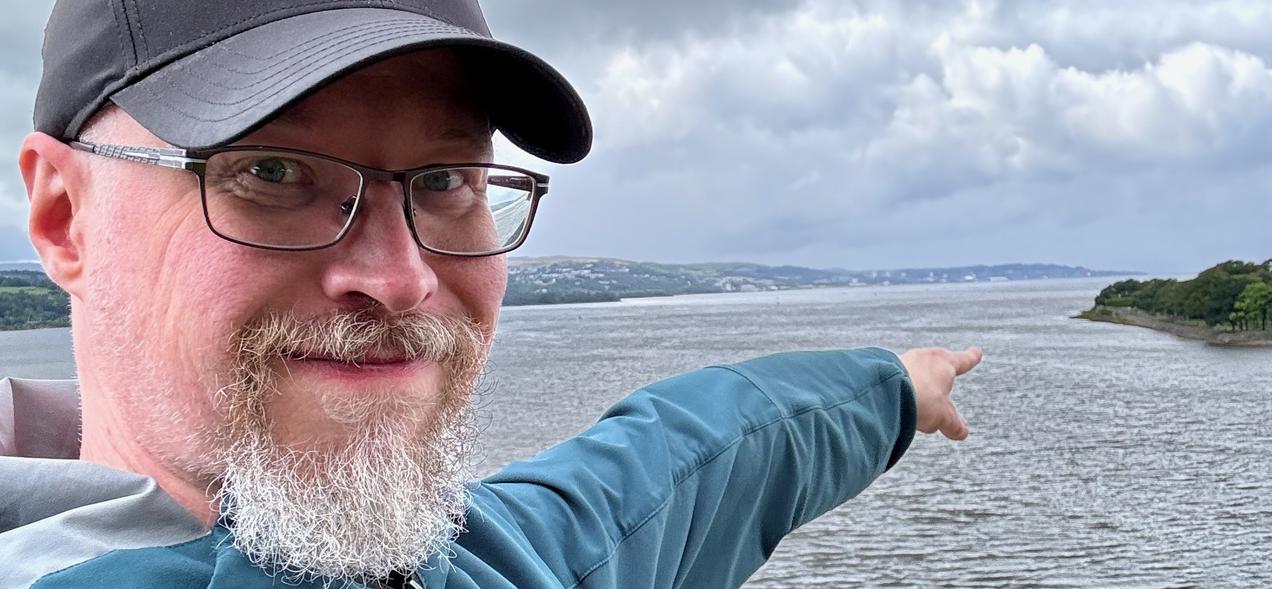 saruwine's profile header