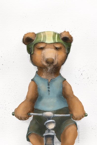 Zeichnung eines Bären, der Rad fährt. Er trägt einen grünen Helm mit Streifen, blaues Oberteil, dunkle Hose.