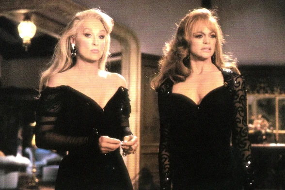 Meryl Streep & Goldie Hawn wearing fabulous black dresses in Death Becomes Her.
