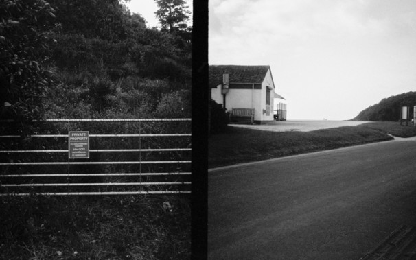 Diptych on black and white film. On the left a galvanised gate wrapped in barbed wire, on the right a beach cafe. Horizontal elements align in the middle of the frame.