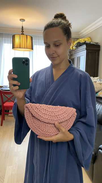 Half circled pink knitted bag 