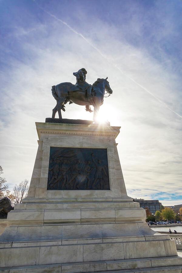 The Ulysses S. Grant Memorial in Washington DC is a stunning tribute to the Civil War general and 18th President of the United States, prominently located in Union Square.