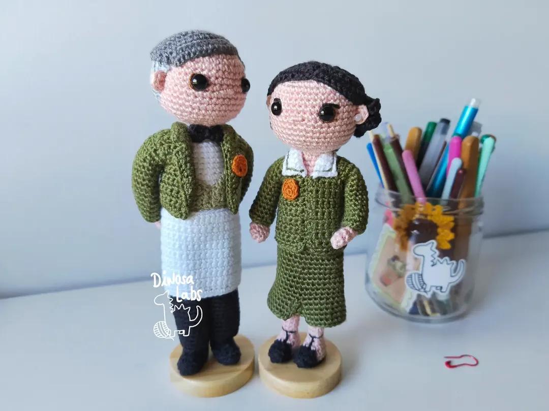 Los mismos amigurumis sobremesa y fondo blanco