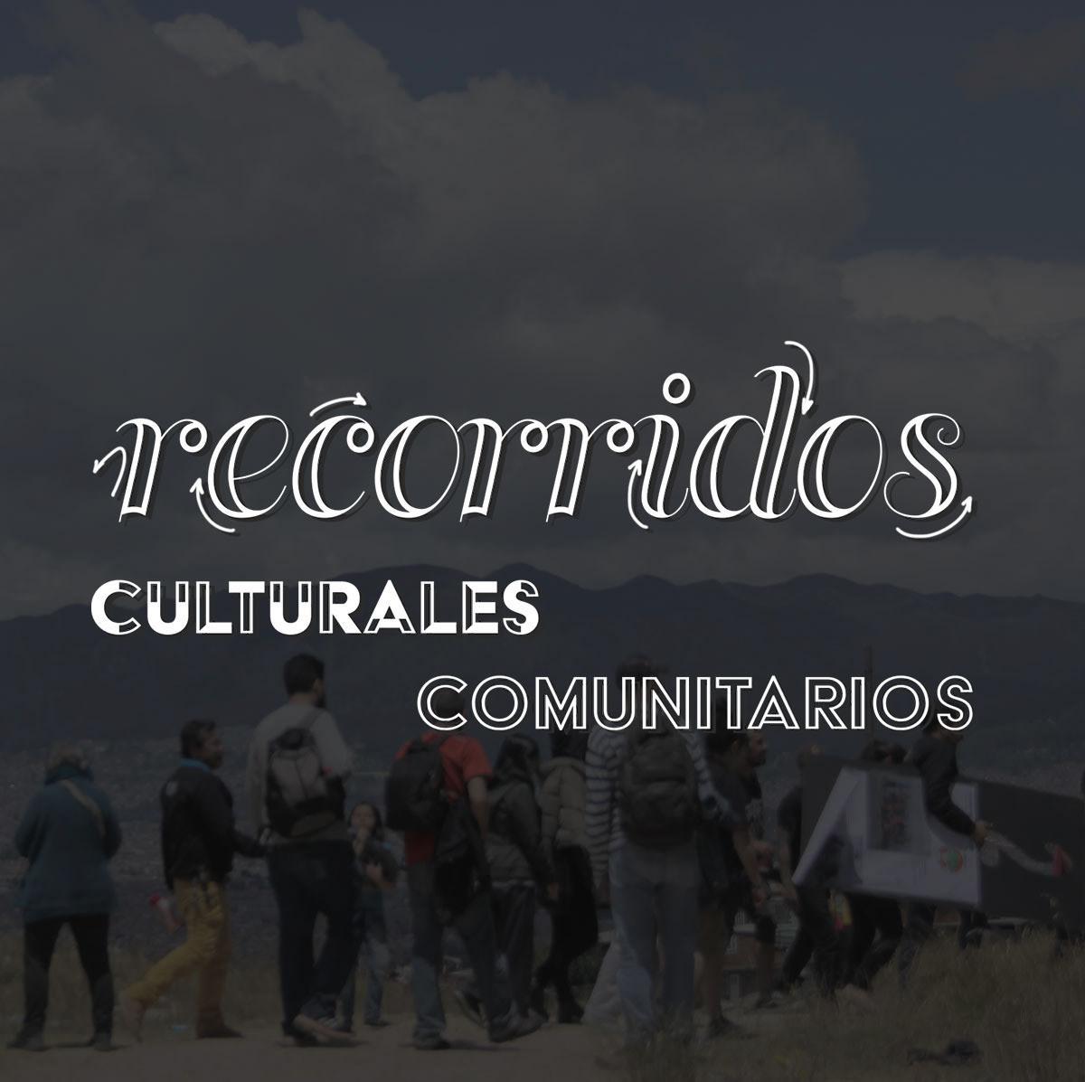 Pieza gráfica «Recorridos culturales comunitarios» con tipografía decorativa sobre la foto de un grupo que camina por un paisaje de montaña.