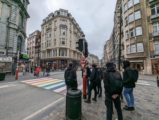 A bunch of wild GNOMies about to cross the street in Brussels