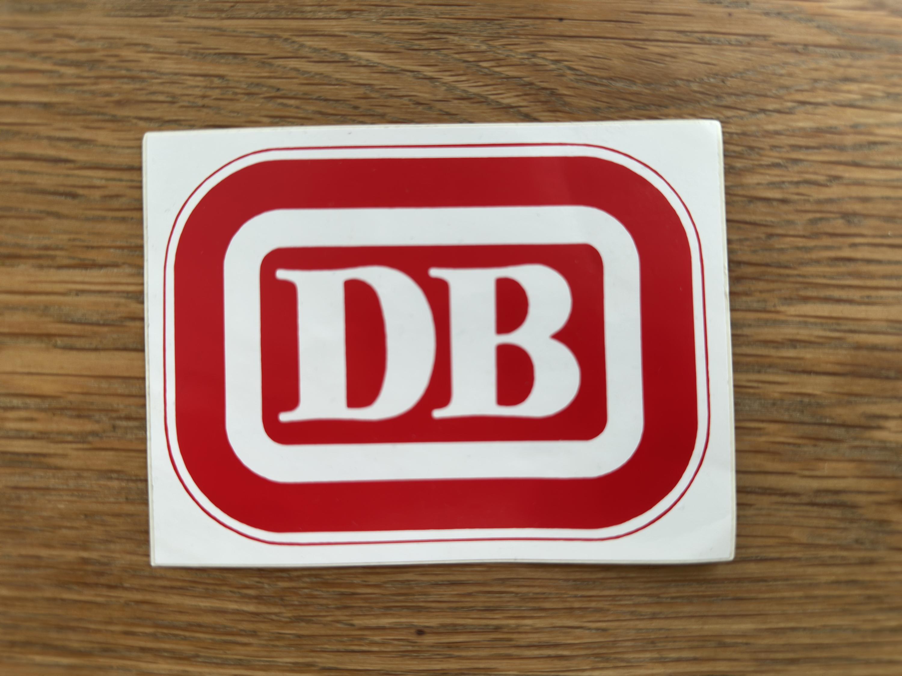 Aufkleber mit dem Logo der Deutschen Bundesbahn, als sie noch so hieß.