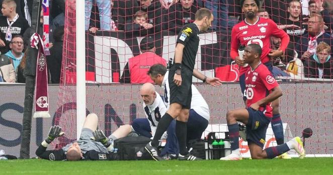 «On a eu peur», Lucas Chevalier a «deux ou trois dents cassées» après Lille-Auxerre