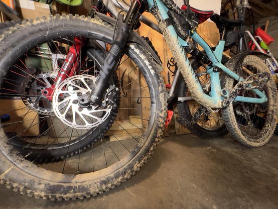 Photo of Canyon Spectral mountain bike after a spring trail ride at Bailey’s Trail splattered with mud