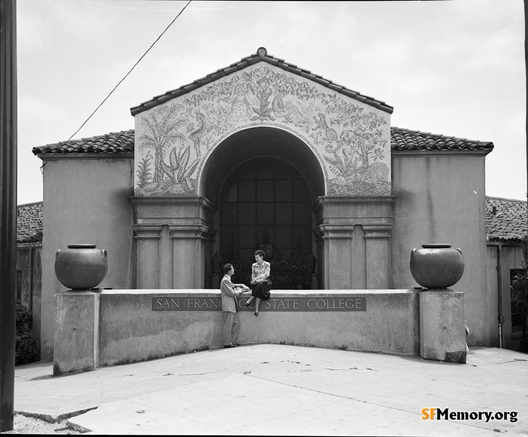 Students posed 1940