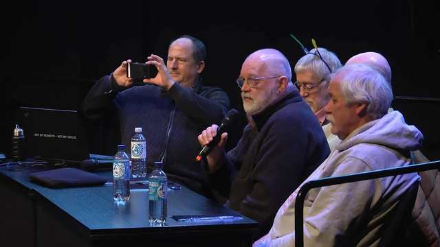 Andy Müller-Maguhn surveilling the crowd at his Easterhegg presentation