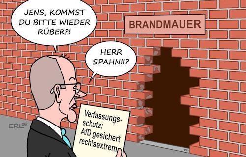Karikatur von Friedrich Merz, der mit einem Blatt Papier (auf dem "Verfassungsschutz: AfD gesichert rechtsextrem" steht) vor einer Ziegelwand steht, auf der "Brandmauer" steht und in der ein Loch ist, durch das in etwa ein Mensch passt. Er sagt: "Jens, kommst du bitte wieder rüber? Herr Spahn!!?" Zudem befindet sich die Signatur "ERL 25" links unten
