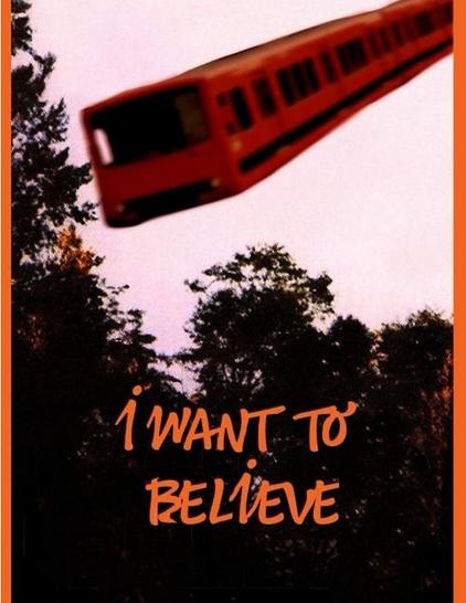 Länsimetro-meemi, jossa teksti I want to believe ja metro lentää metsämaiseman yläpuolella.