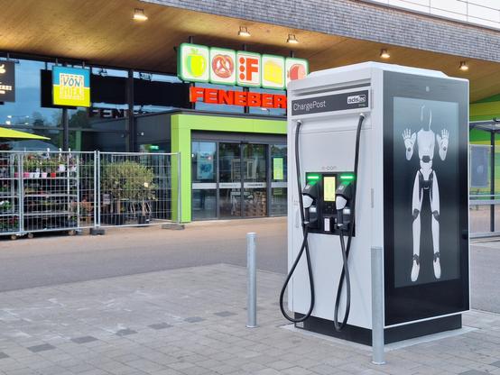 ChargePost vor einem Feneberg