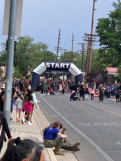 The starting line of the run for the zoo. Purple and white stripes adorn the inflatable starting line arch.