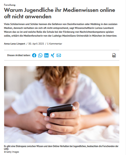 Ausschnitt des oben verlinkten beitrag mit Foto eines Schülers, der sich liegend mit seinem Handy beschäftigt.