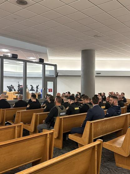Cops packing the court early Tuesday morning before Rodney Hinton's second court appearance.

There are over thirty police officers in the seats. Many appear in uniform and carrying guns, despite being in the viewing section of the court. A metal reinforced glass divides the seating area from the active business part of the court room where lawyers and defendants will sit.

https://x.com/BrendaOrdonezTV/status/1919733774369083461