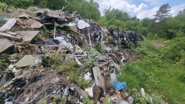 RTL Infos - Une pollution jusqu'au Luxembourg ?: Pas de pitié pour les auteurs de la "montagne de déchets" à Rédange