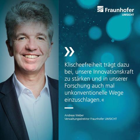 Zu sehen ist Andreas Weber, Verwaltungsdirektor bei Fraunhofer UMSICHT. Er trägt einen dunklen Anzug und ein helles Hemd. Im Hintergrund ist ein blauer Farbverlauf mit grafischen Elementen sichtbar.
