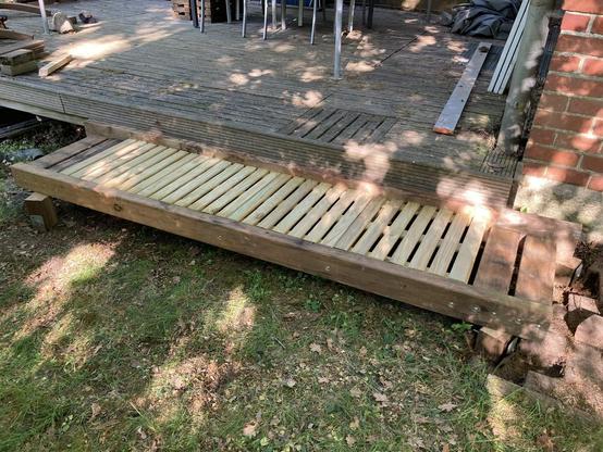 Picture of a 50cm deep step in front of a  wooden terrace.