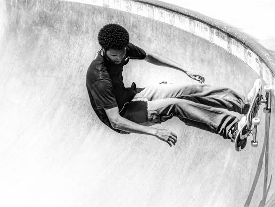 Skateboarder on the bowl at the Venice Beach skatepark