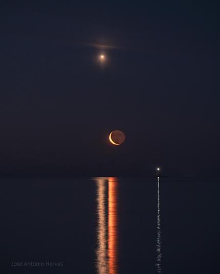 The same effect is frequently seen for the Sun just before sunset and just after sunrise. Pictured recently in Ibiza, Spain, images of the rising Moon, Venus (top), and Saturn (right, faint) were captured both directly and in line-reflected forms from the Mediterranean Sea. The other bright object on the right with a water-reflected line is a beacon on a rock to warn passing boats. 

Image Credit & Copyright: Jose Antonio Hervas