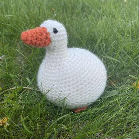 A very round crochet goose