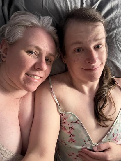 Cailín and Eva are snuggling together in bed