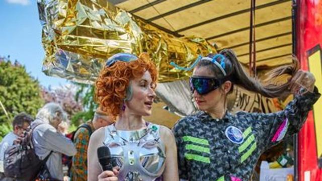 1. Mai in Berlin im Newsblog: Satire-Demo in Grunewald gestartet