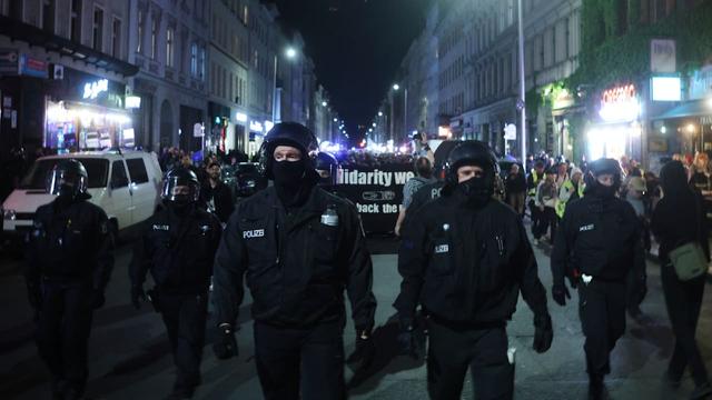 Walpurgisnacht in Berlin: Viele Demos, viel Polizei, kaum Randale | Regional