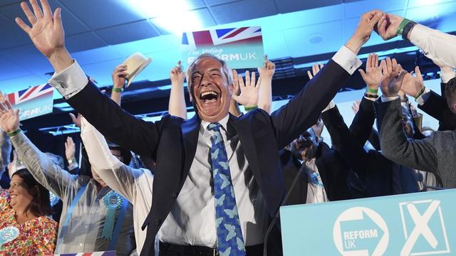 Aus dem ersten grossen Wahltest für die britische Labour-Regierung dürfte vor allem der Reform-Partei des «Mister Brexit» als Siegerin hervorgehen.