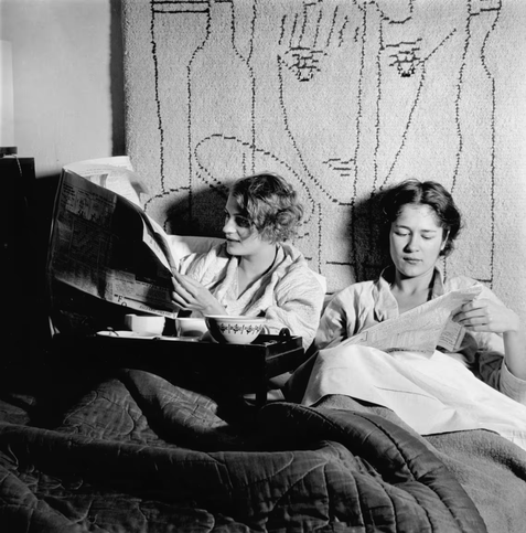 An Ode to the Pleasures of 'Hanging Out' and Adult Friendship by Carolin Würfel