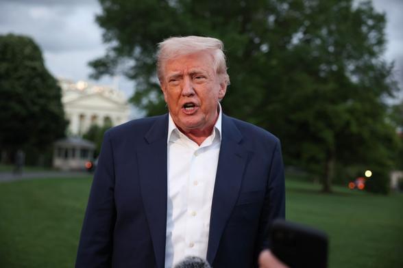 Trump Lashes Out At Fox News Personalities Howard Kurtz And Karl Rove