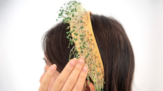 A touch-sensing hairband