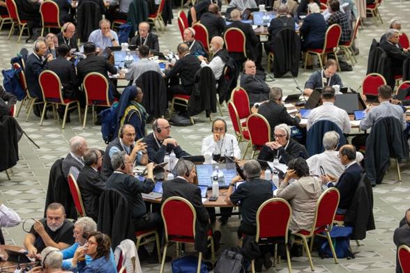 Synod leaders pledge obedience to Pope Leo XIV