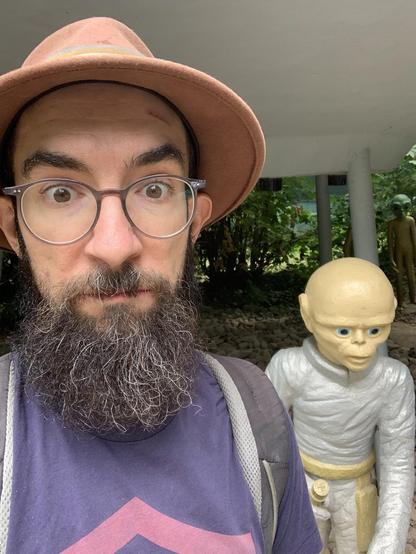 Selfie of me with an alien behind me in 2022