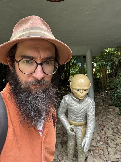 Selfie of me with an alien behind me in 2025