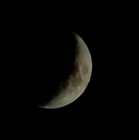 Picture of the moon, zoomed 12x with appropriate ISO / speed settings; Samung S22 ("Pro" mode).