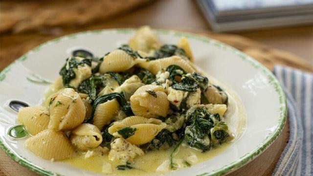 Simple & Quick Spinach & Feta Pasta