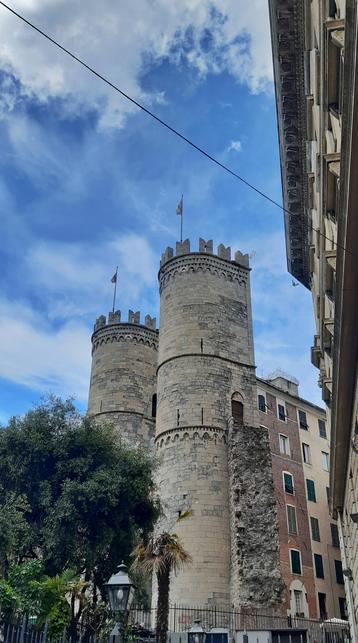 Porta Soprana e le sue mura con un cielo marezzato molto interessante