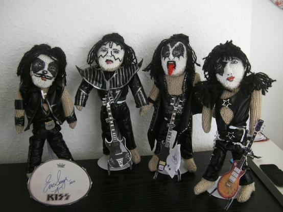 mich gibt es#neuhier.
 #Kiss   # stricken #nähen # Kissvision   #Musik  #basteln